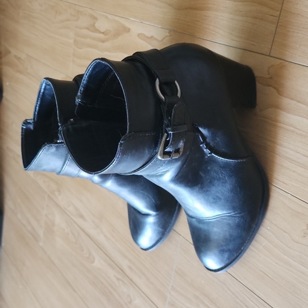 Bass Felicia black ankle booties 8.5 2.5" heel Bass & Co